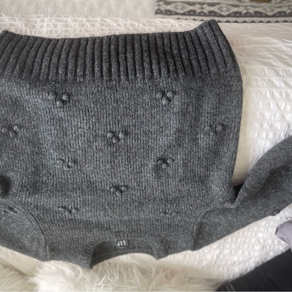 Gap size small grey wool sweater with knobby details - Picture 5 of 6